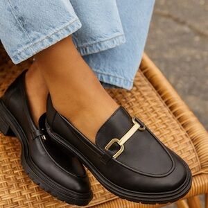 Kelly & Katie Women’s Y2K Size 9.5 Black Metal Accent Chunky Heel Loafers Preppy